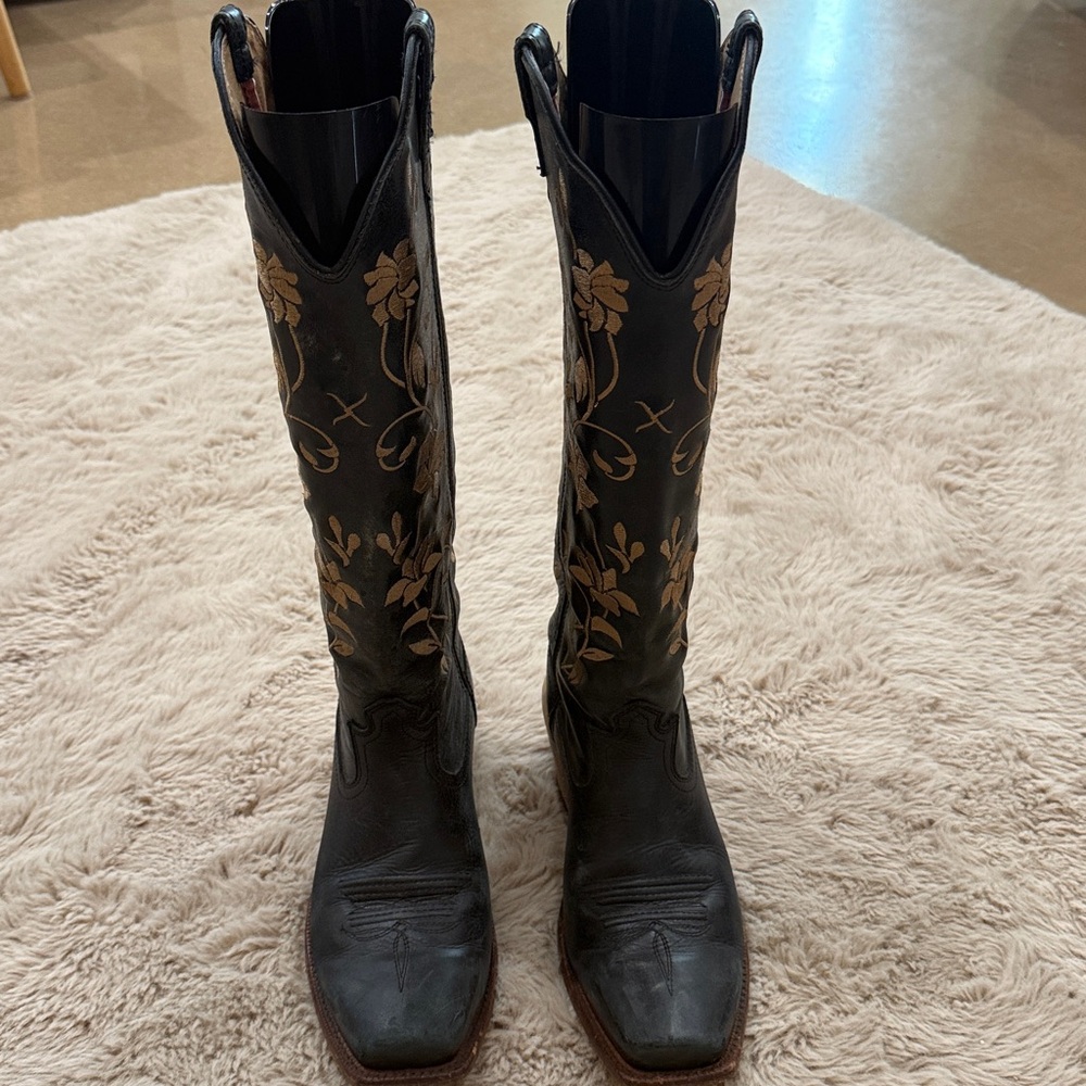 Women’s Twisted X tall black cowboy boots. - Picture 4 of 6